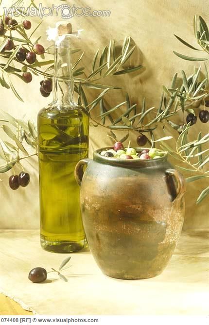 Here are a dozen reasons to choose EVOO or regular olive oil for cooking and eating: